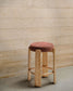 Sgabello Granite in ciniglia color terracotta e legno massiccio di frassino con finitura tono naturale 75 cm