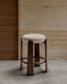Sgabello Granite in ciniglia beige e legno massiccio di frassino con finitura noce 65 cm