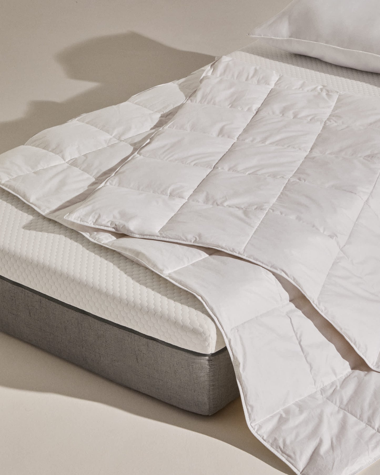Piumino Atra in piumino e piuma da 190 gr/m² per letto da 80/90 cm prodotto in Spagna