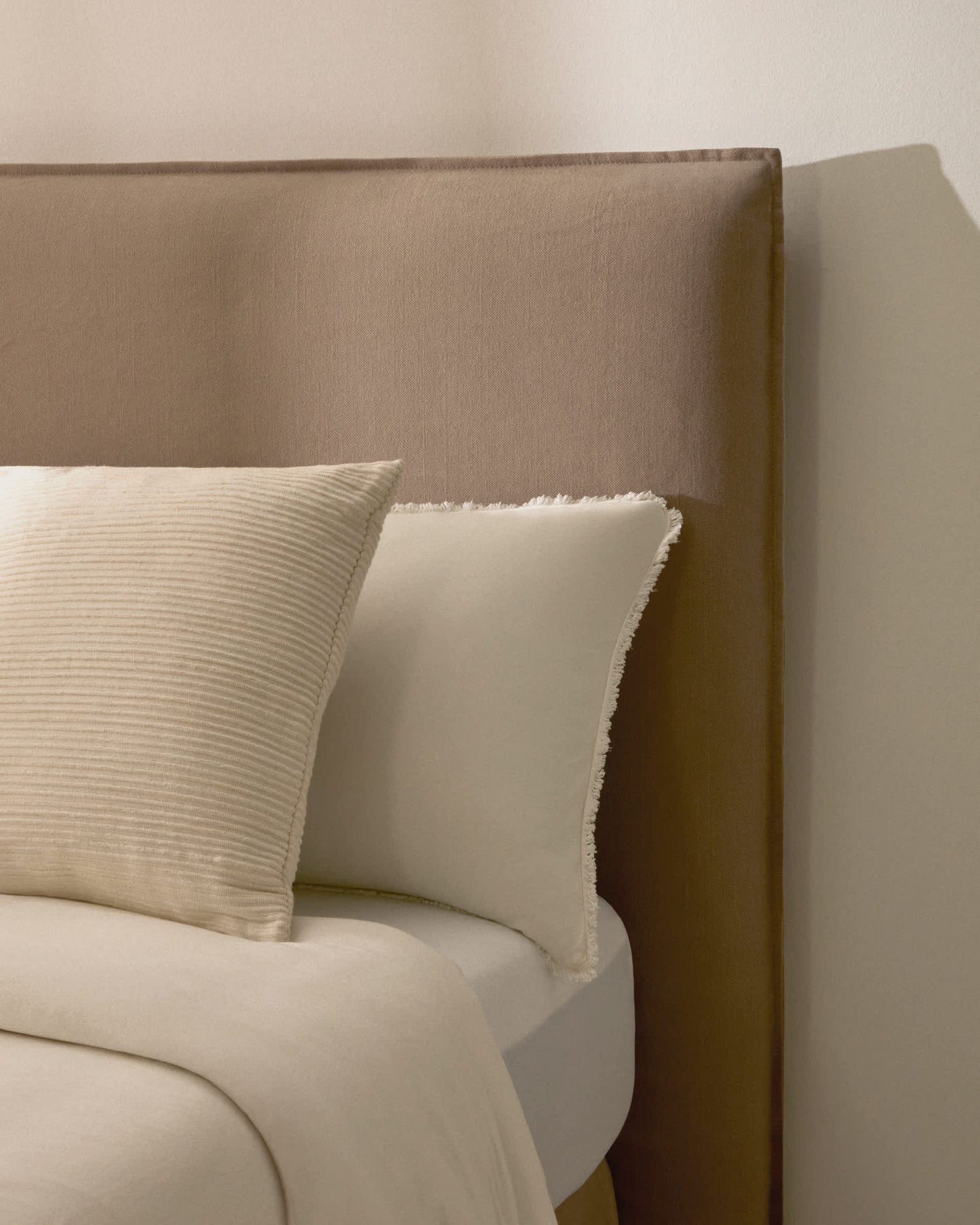 Letto sfoderabile Jaira in lino e cotone topo per materasso da 150 x 190 cm FSC Mix Credit