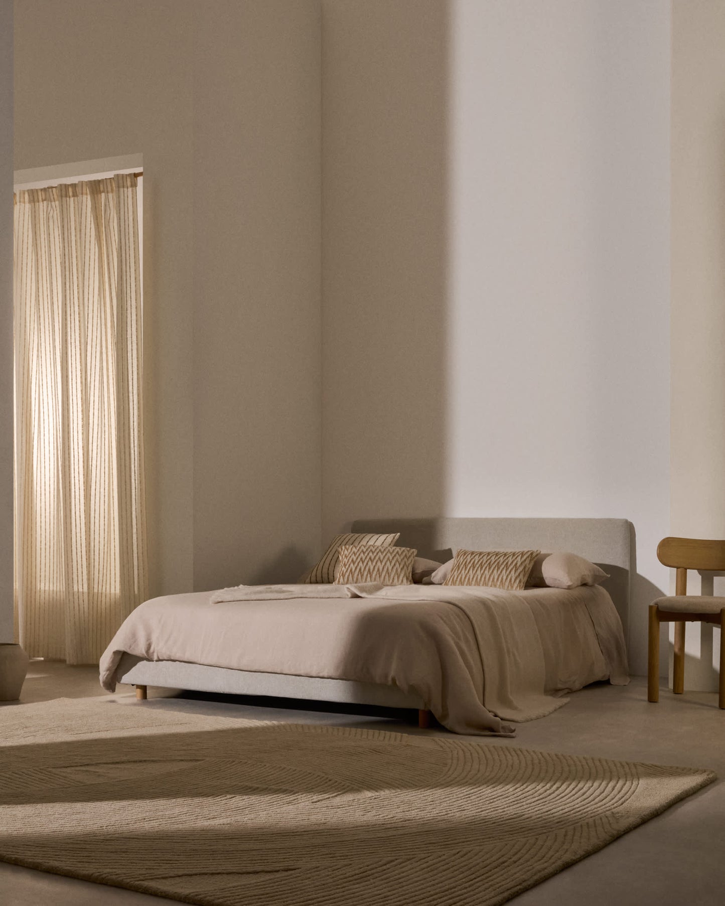 Testiera sfoderabile Valma in ciniglia perla per letto fino a 180 cm