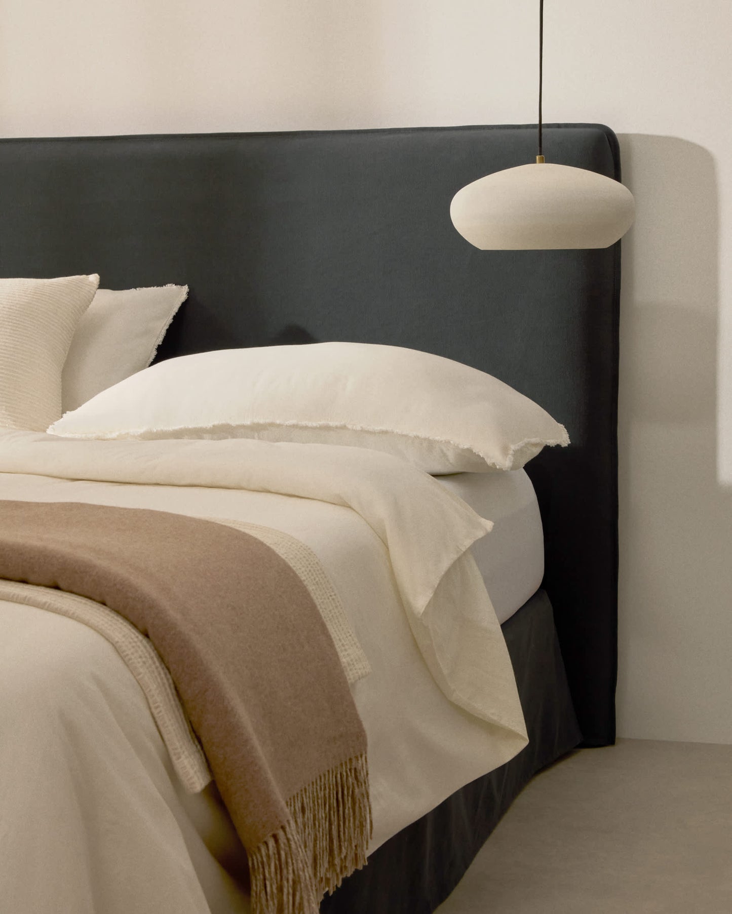 Letto sfoderabile Jaira in lino e cotone grigio antracite per materasso da 180 x 200 cm