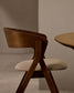 Sedia Godia in impiallacciato di frassino e legno massello di hevea finitura wengé e ciniglia beige