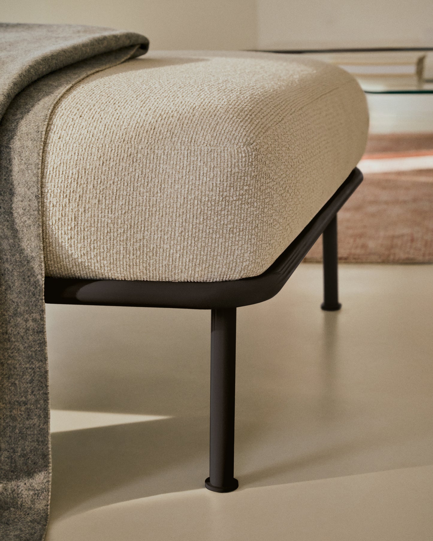 Pouf Aurum écru in metallo grigio opaco 85 x 85 cm