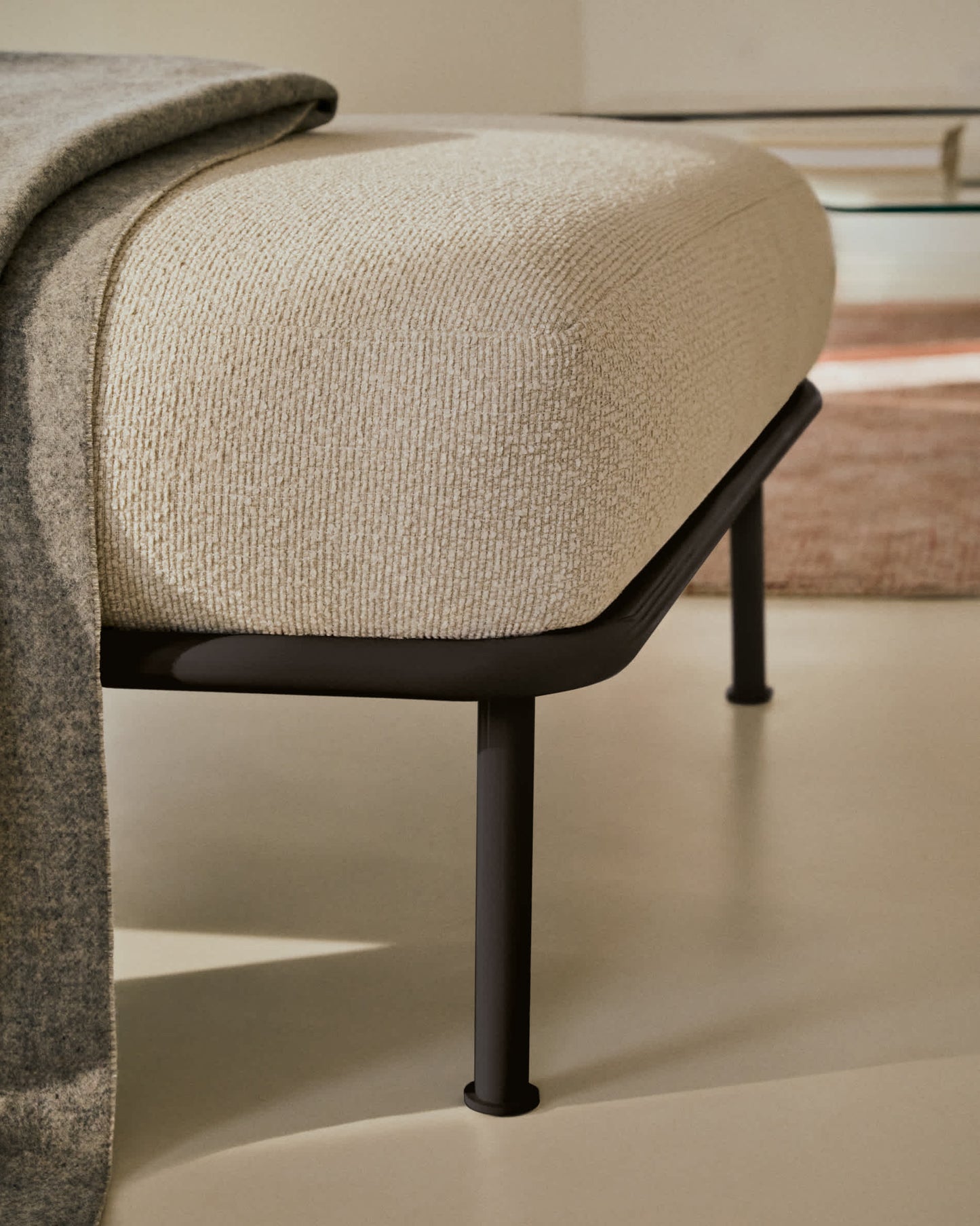 Pouf Aurum écru in metallo grigio opaco 85 x 85 cm