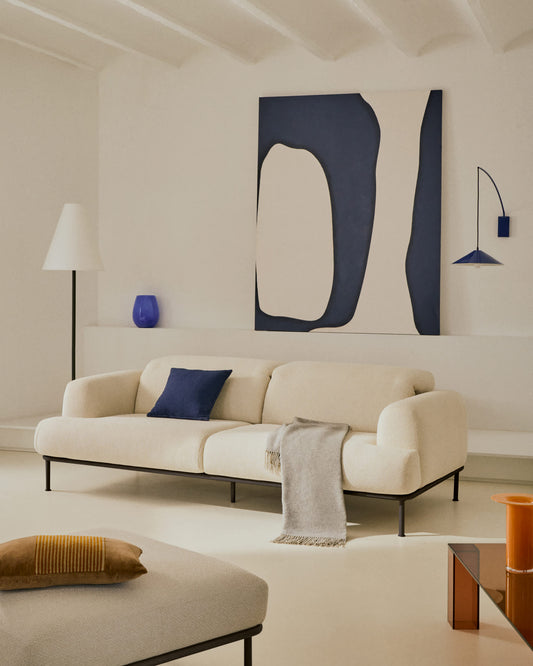 Divano Aurum 2 posti in ciniglia écru con testiera reclinabile e base in metallo grigio opaco 214 cm