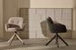 Sedia girevole Lexa di ciniglia beige e gambe in acciaio con finitura beige