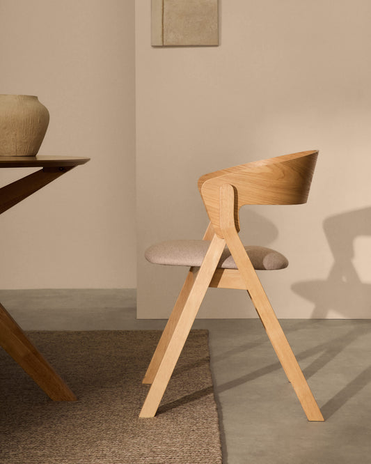 Sedia Godia in impiallacciato di frassino e legno massello di hevea finitura naturale e ciniglia beige