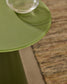 Tavolo d’appoggio Wilshire in vetro temperato smerigliato e acciaio verniciato verde opaco Ø30cm