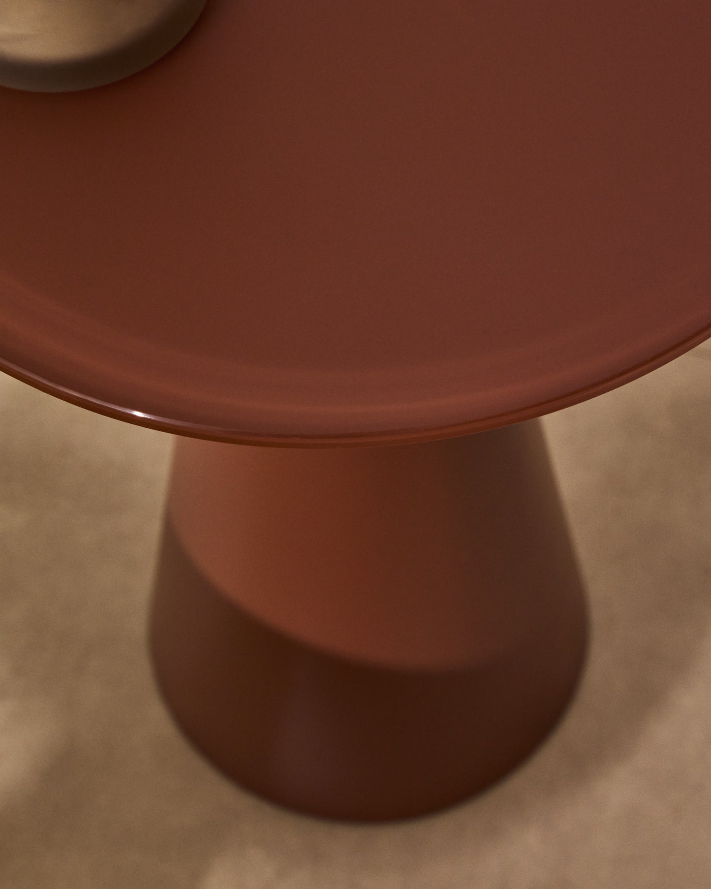 Tavolino d’appoggio Wilshire in vetro temperato smerigliato e acciaio verniciato terracotta satinato Ø35cm