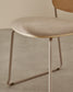 Sedia impilabile Meli in compensato di pioppo con seduta in ciniglia beige e gambe in metallo beige