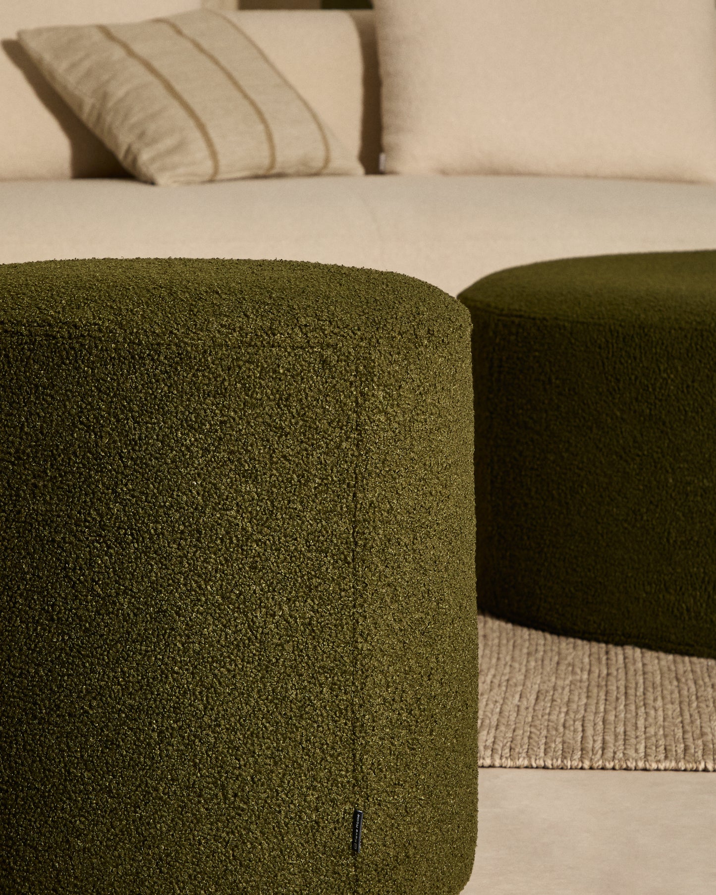 Pouf sfoderabile Kaeli in tessuto bouclé verde Ø 43 cm