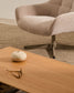 Poltrona girevole Teryl di ciniglia beige e metallo con finitura grigio