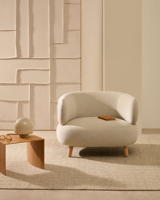 Poltrona Luisa in tessuto di ciniglia perla in legno massiccio di faggio 90 cm