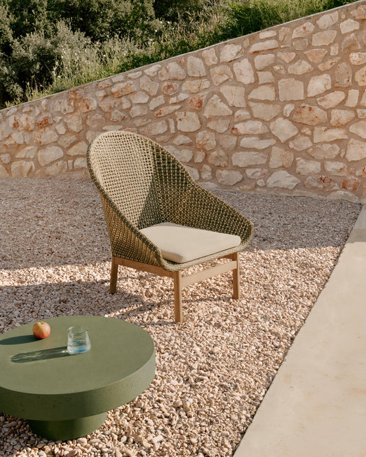 Poltrona Olbia con schienale alto in rattan sintetico e legno massiccio teak