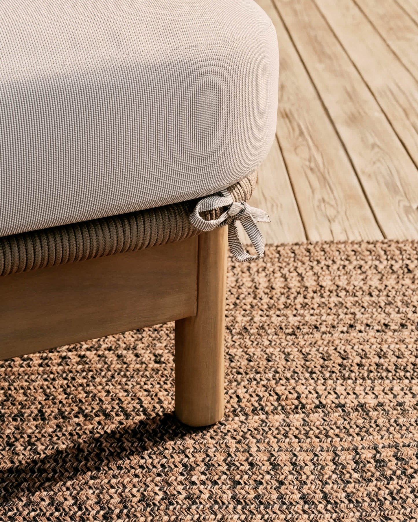 Lettino doppio Catalina in corda beige e 100% legno massiccio di acacia