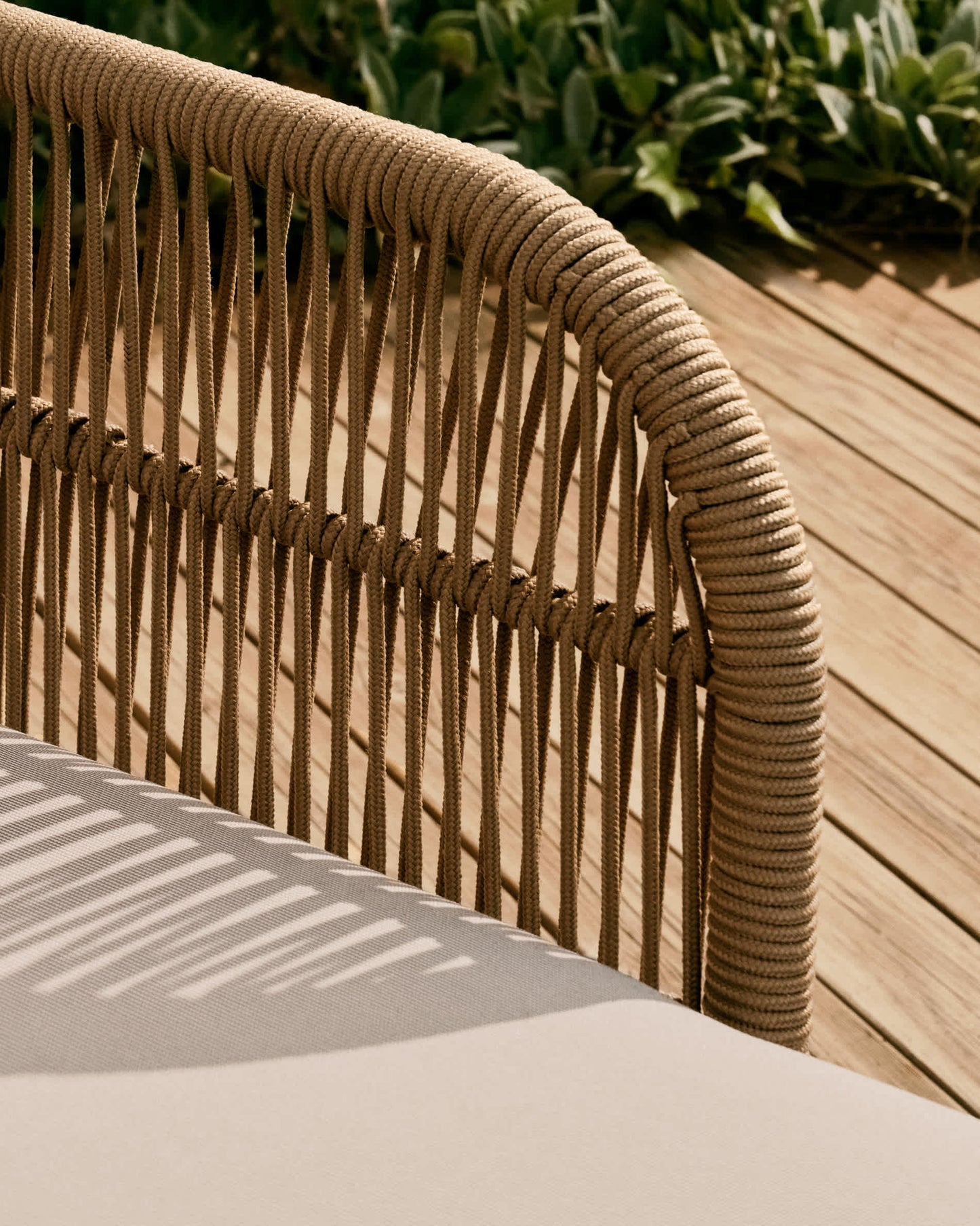 Lettino doppio Catalina in corda beige e 100% legno massiccio di acacia