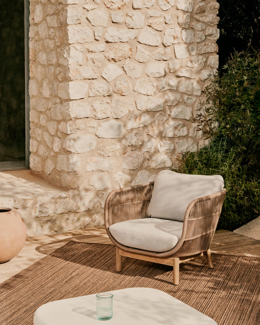 Poltrona Catalina in corda beige e legno massello di acacia