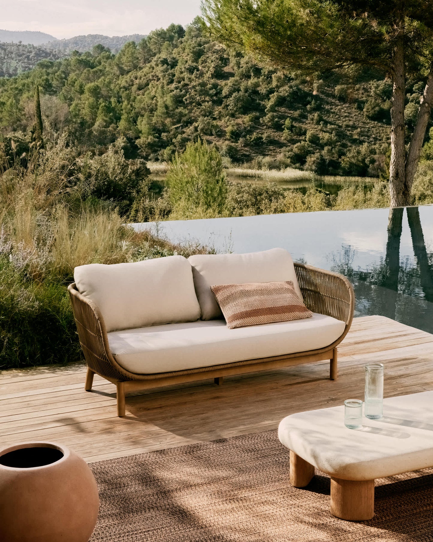 Divano Catalina 3 posti in corda beige e legno massello di acacia 170 cm