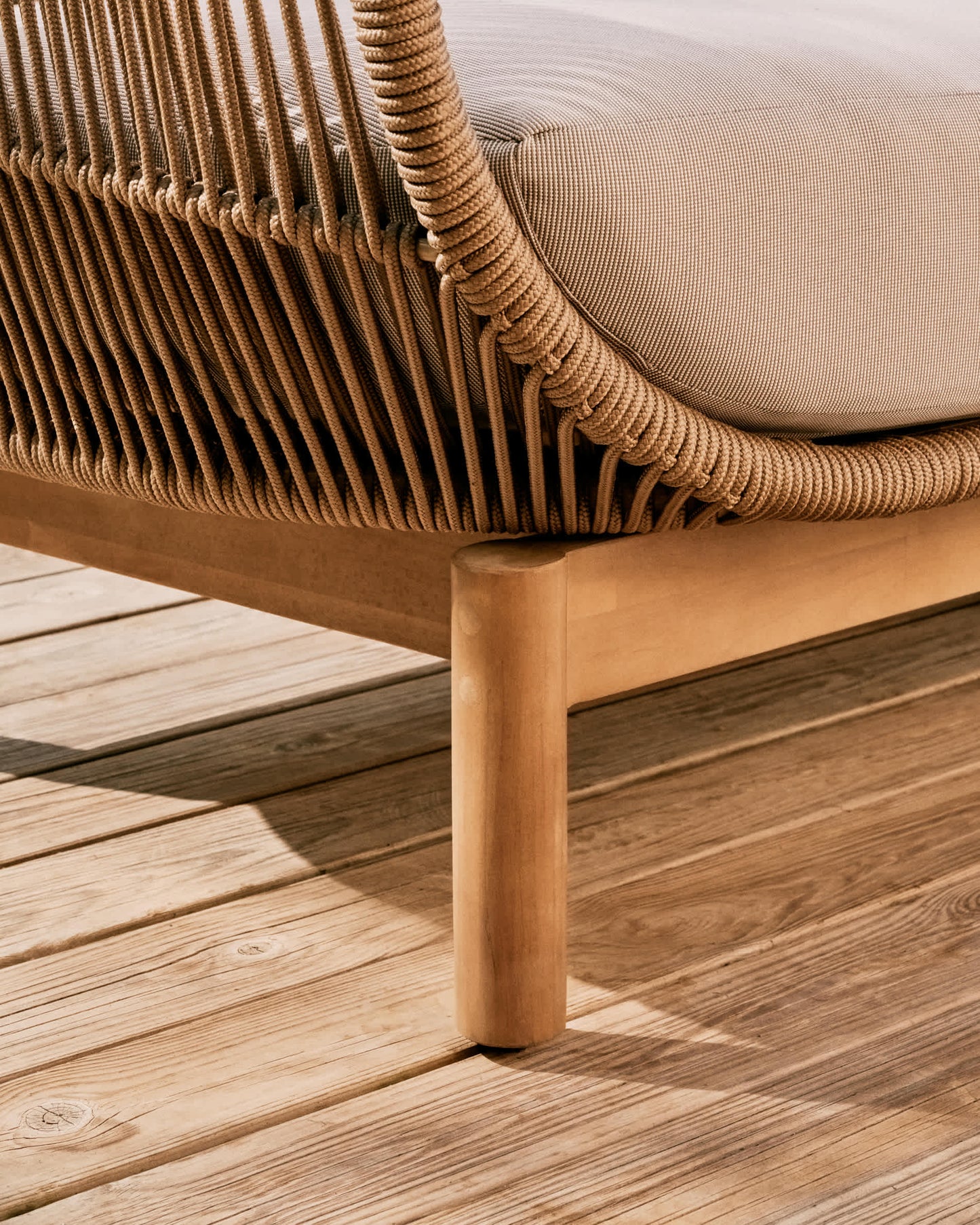 Divano Catalina 3 posti in corda beige e legno massello di acacia 170 cm