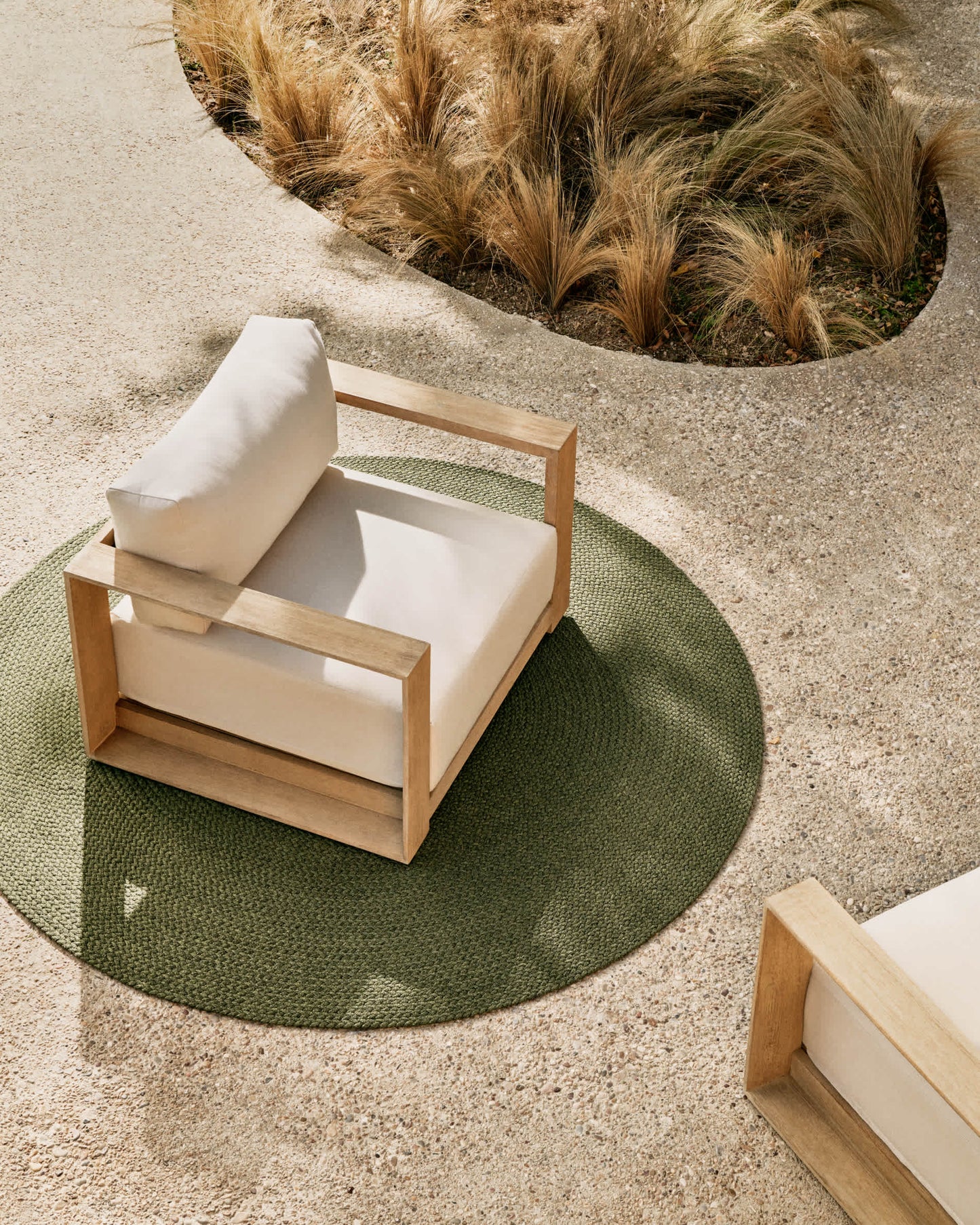 Poltrona Ambra in legno massiccio di acacia con finitura chiar