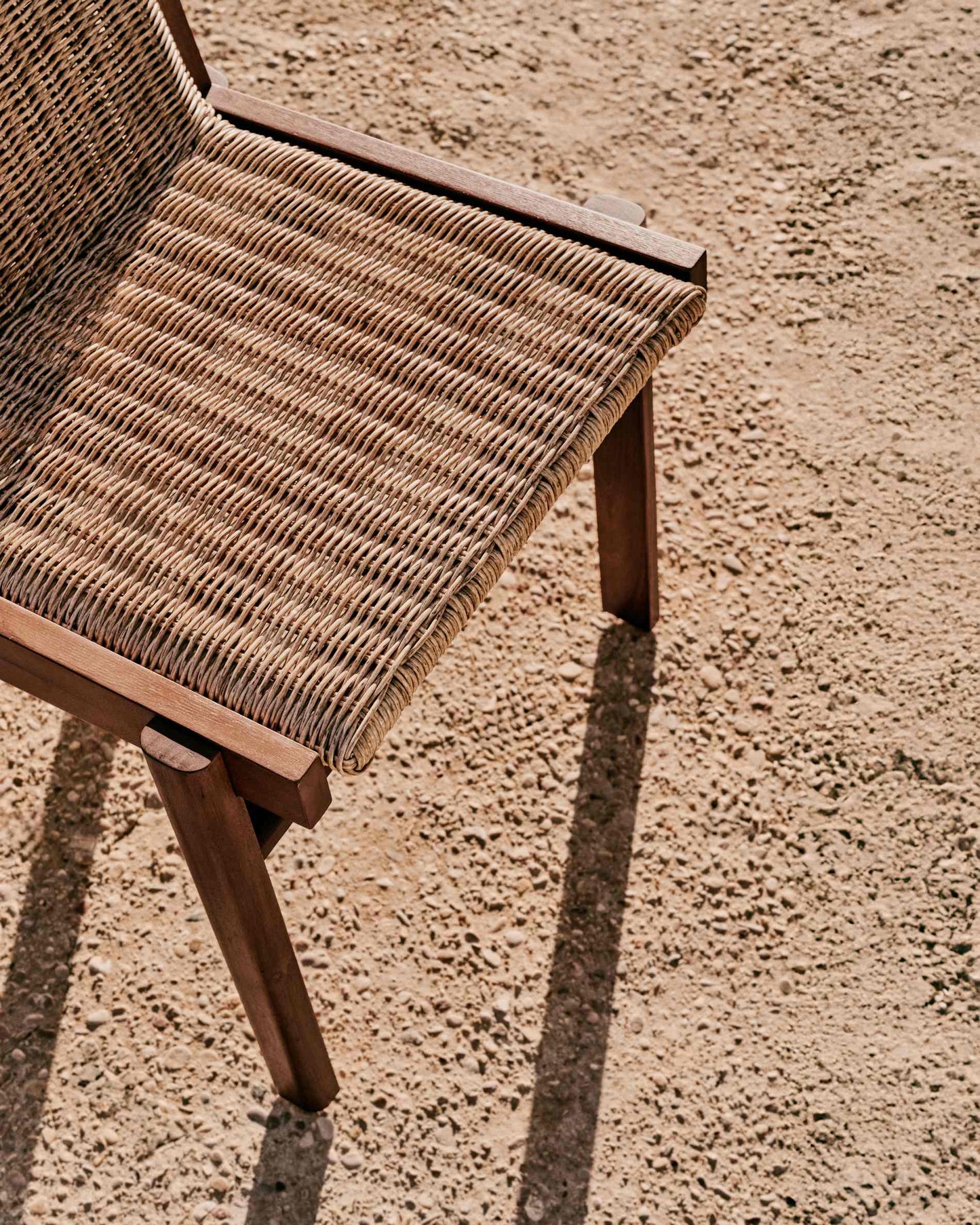 Sedia Itani in legno massiccio di acacia e rattan sintetico