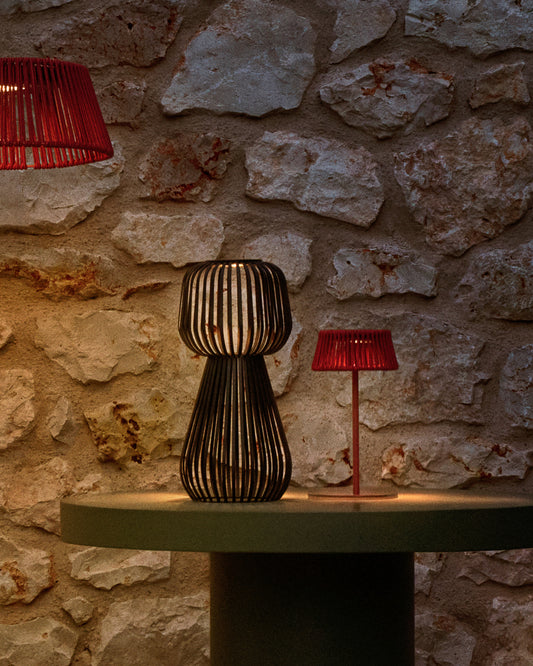 Lampada da tavolo solare Reiba in metallo nero