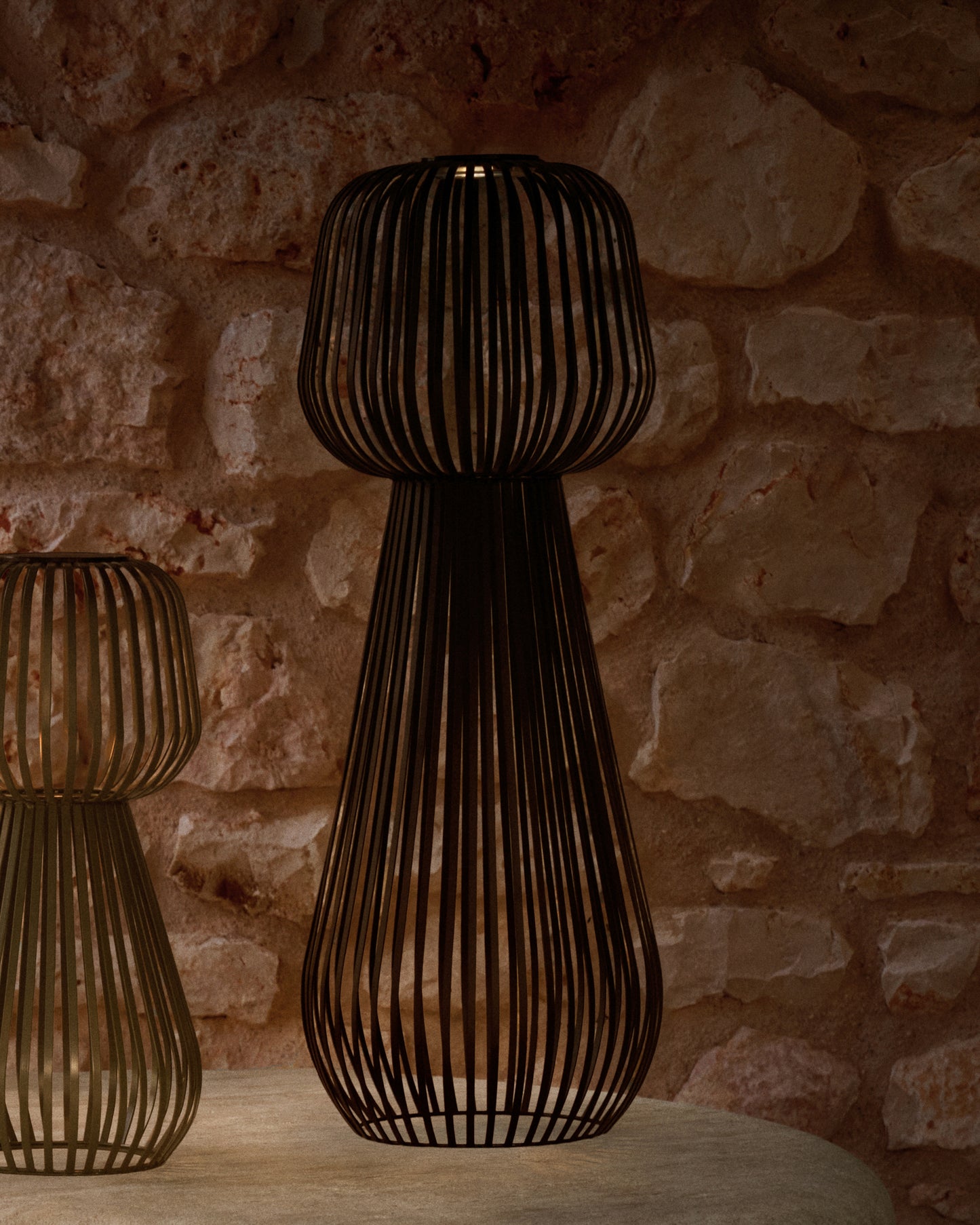 Lampada da terra solare Reiba in metallo nero