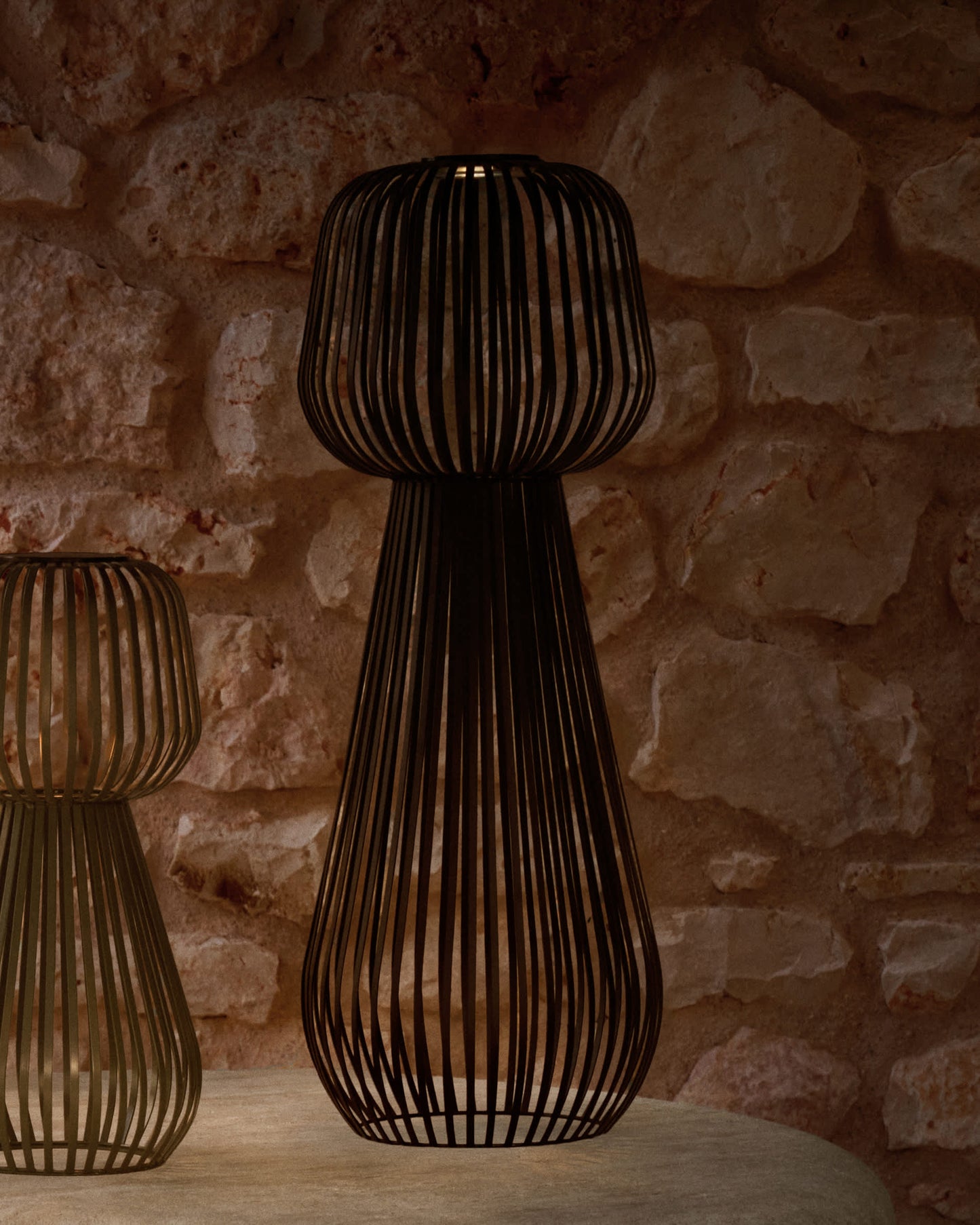 Lampada da terra solare Reiba in metallo nero