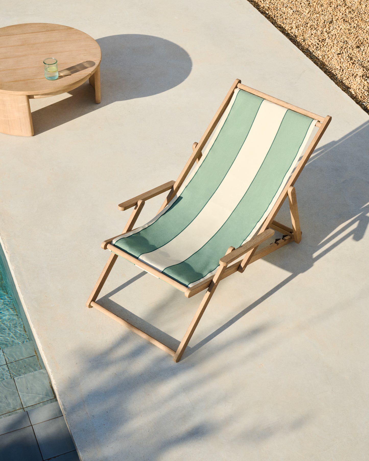 Amaca pieghevole da esterno Vilara a righe verdi e beige in legno massiccio di acacia