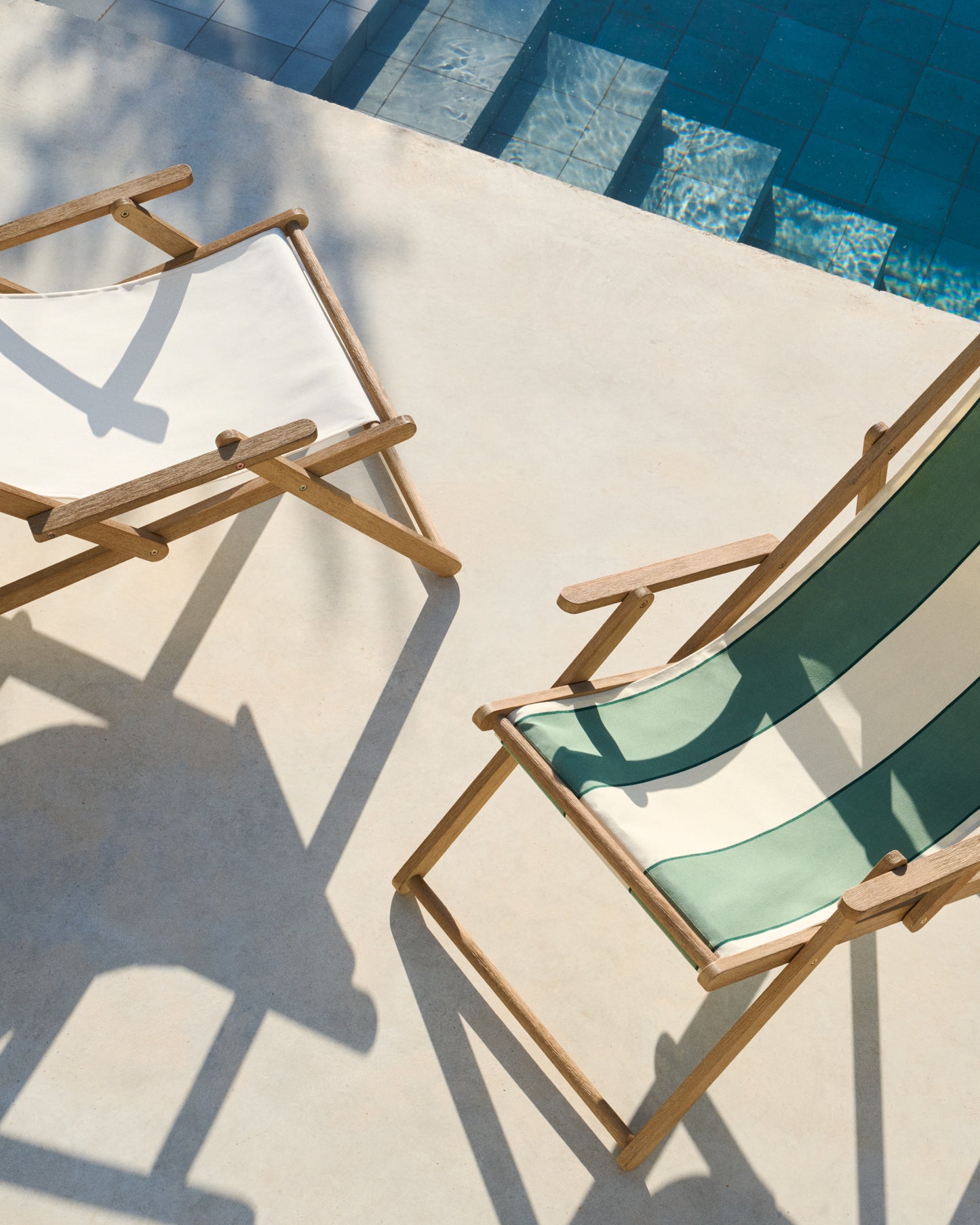 Amaca pieghevole da esterno Vilara a righe verdi e beige in legno massiccio di acacia