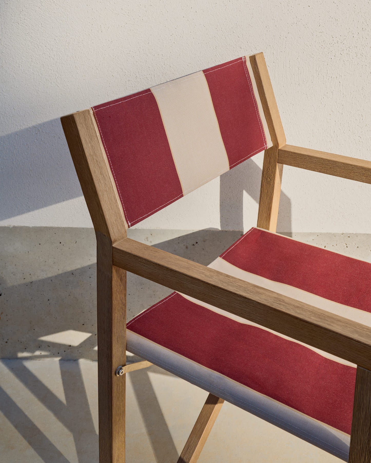 Sedia pieghevole da esterno Vilara a righe bordeaux e beige in legno massiccio di acacia