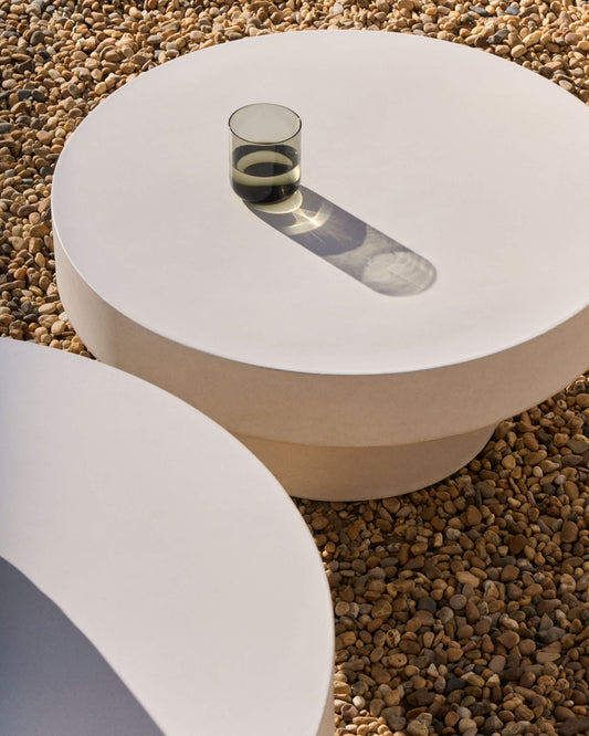 Tavolino Aiguablava rotondo in cemento bianco Ø 66 cm