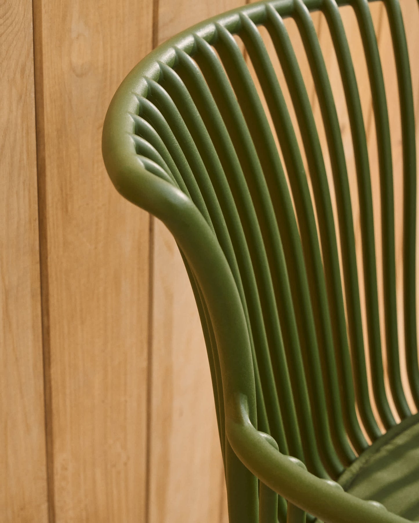 Sedia da esterno Surpika con gambe in acciaio verde