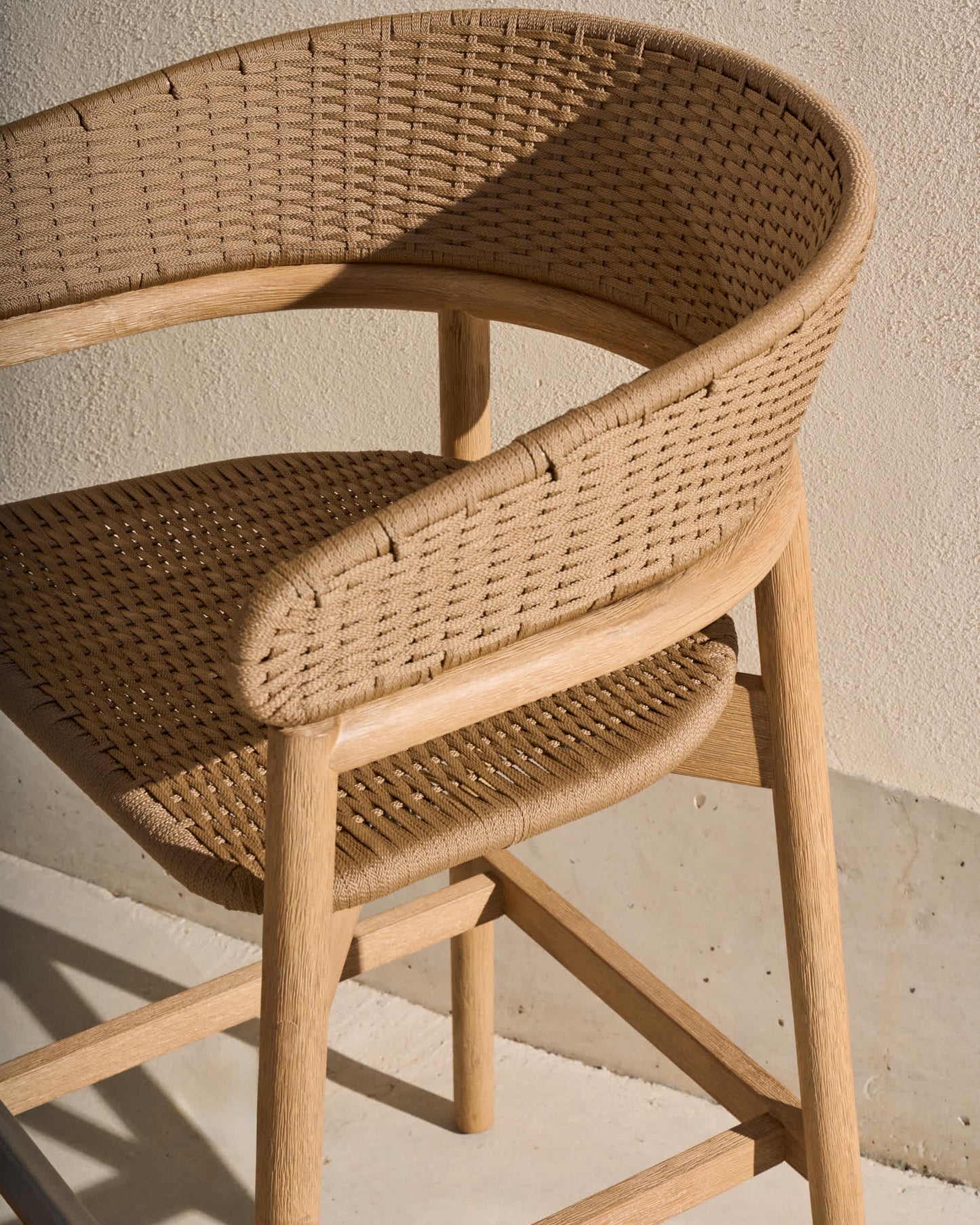 Sgabello Arinella in legno massiccio di acacia finitura naturale e corda beige 75 cm