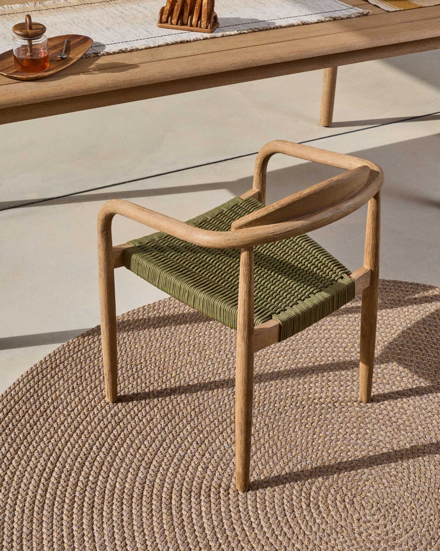 Sedia Nina in legno massiccio di acacia e corda verde