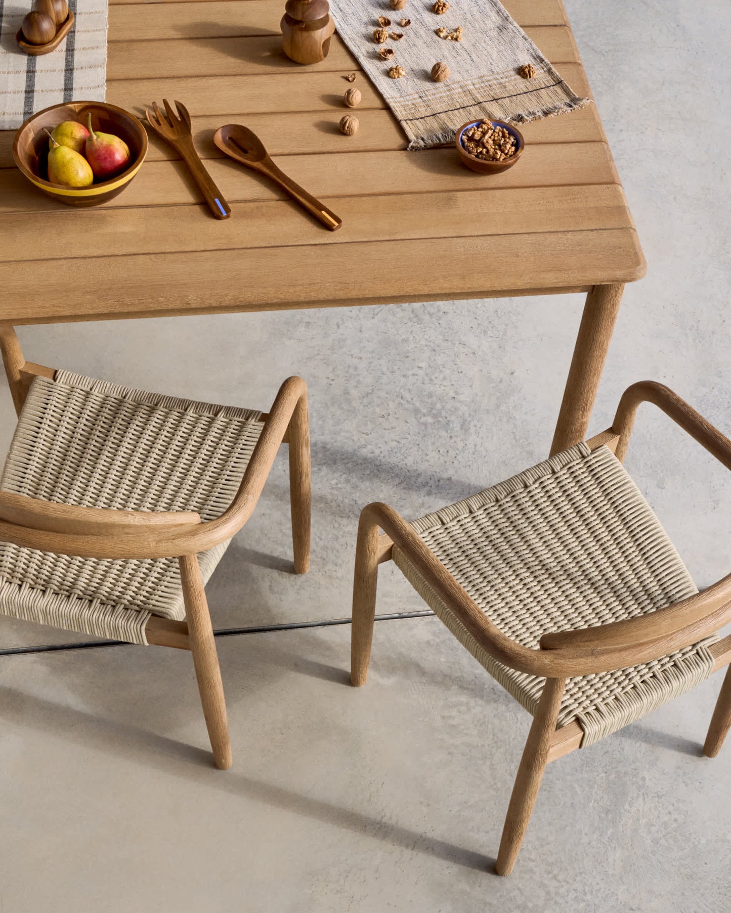 Sedia Nina in legno massiccio di acacia e corda ecrù