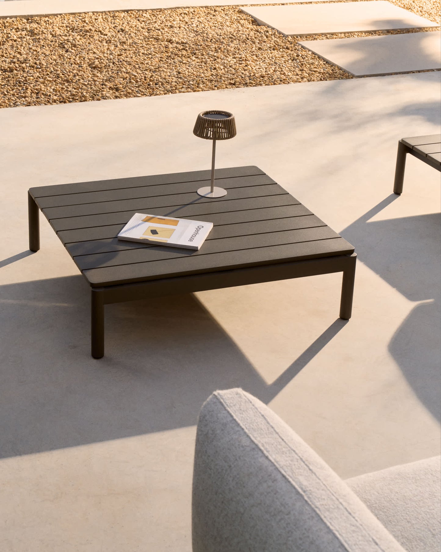 Tavolino da centro Sorells in alluminio grigio 89 x 91 cm