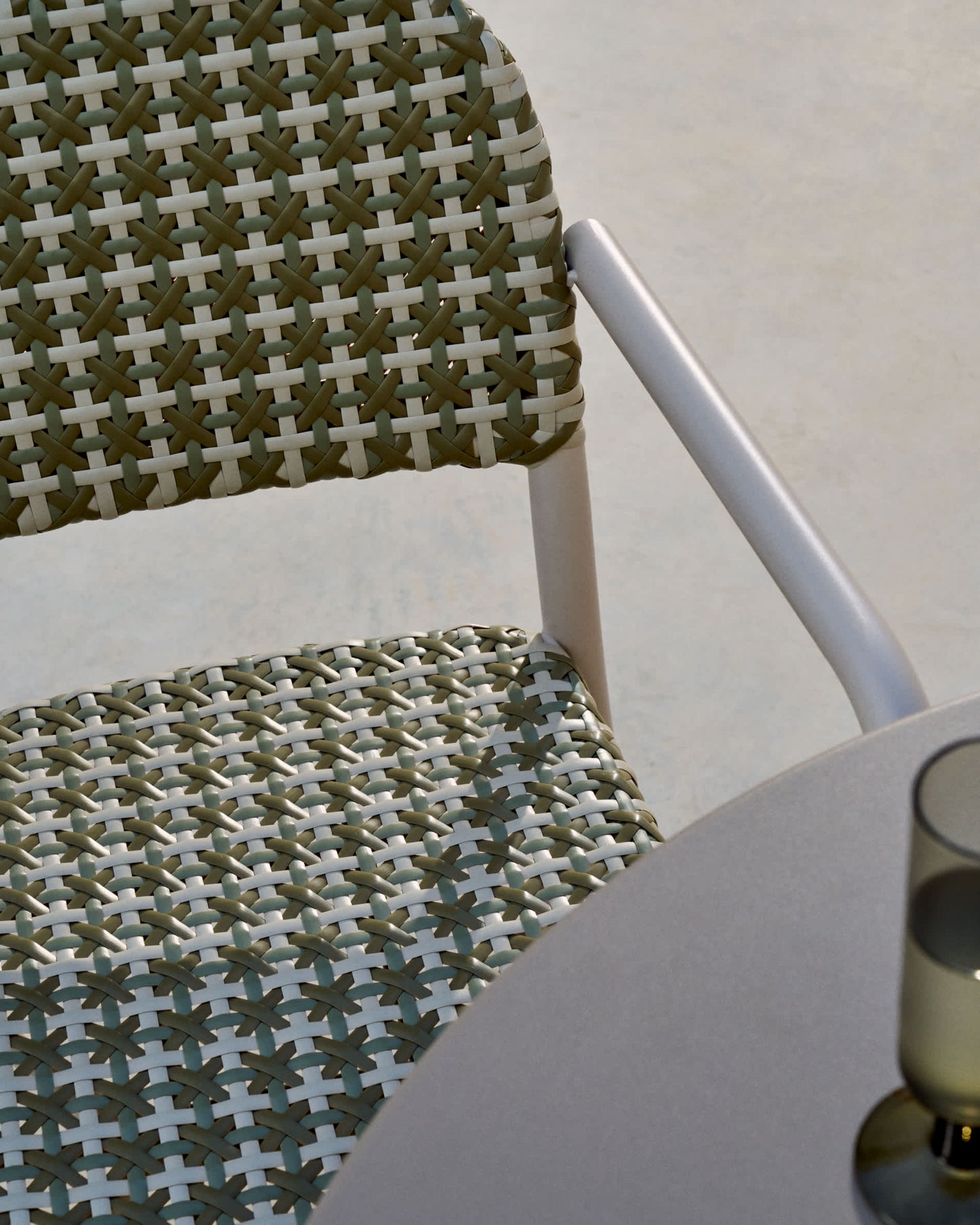 Sedia impilabile Tuccia in alluminio e rattan sintetico verde e beige