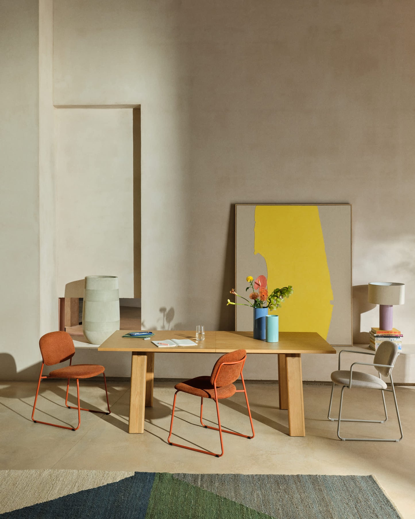Tavolo allungabile Arlen con impiallacciatura e legno massiccio di rovere con finitura naturale 200 (250) x 95 cm