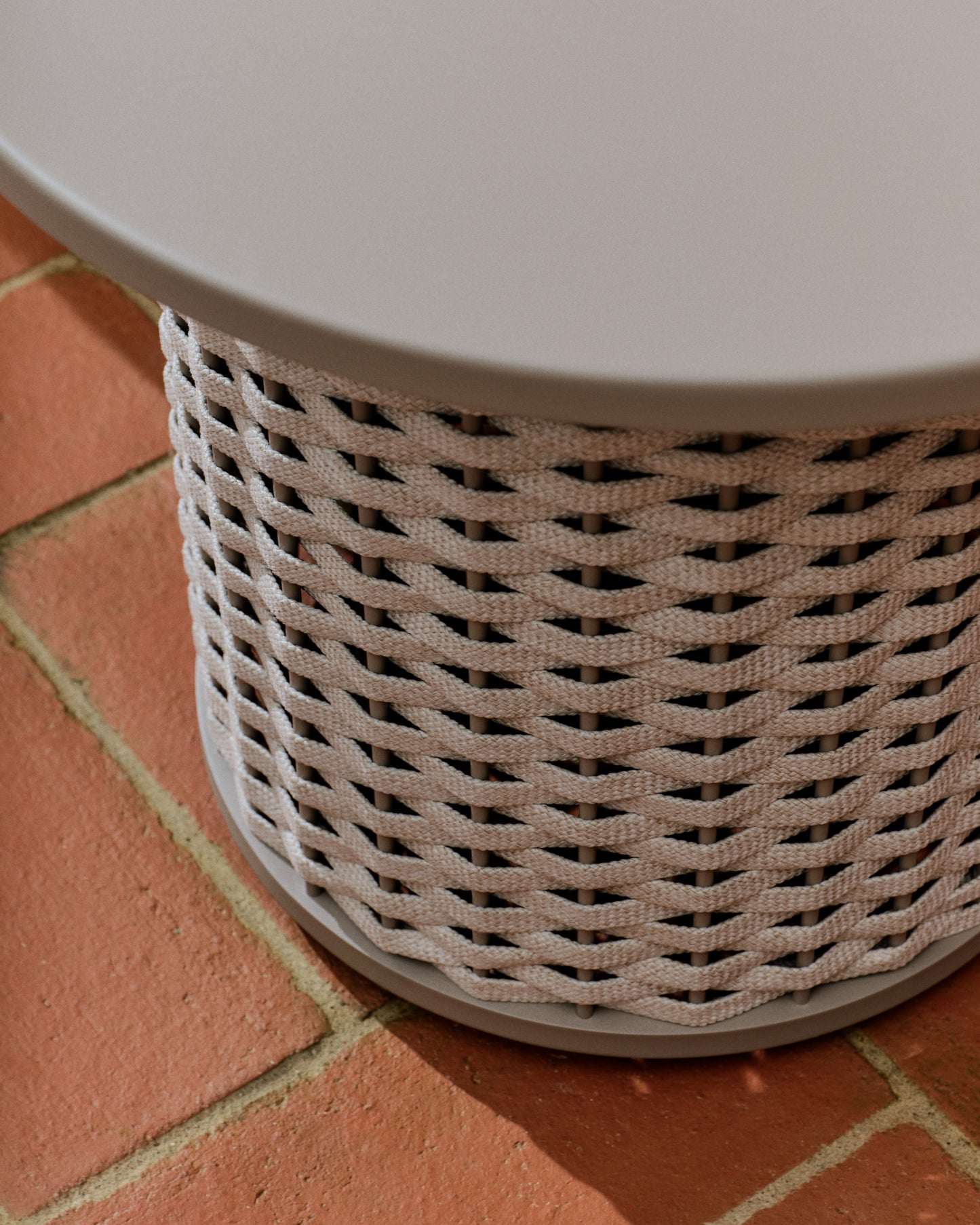 Tavolino da esterno Sedalis in alluminio e corda tortora Ø 50 cm