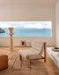 Poltrona Magira beige in rovere massiccio con finitura naturale