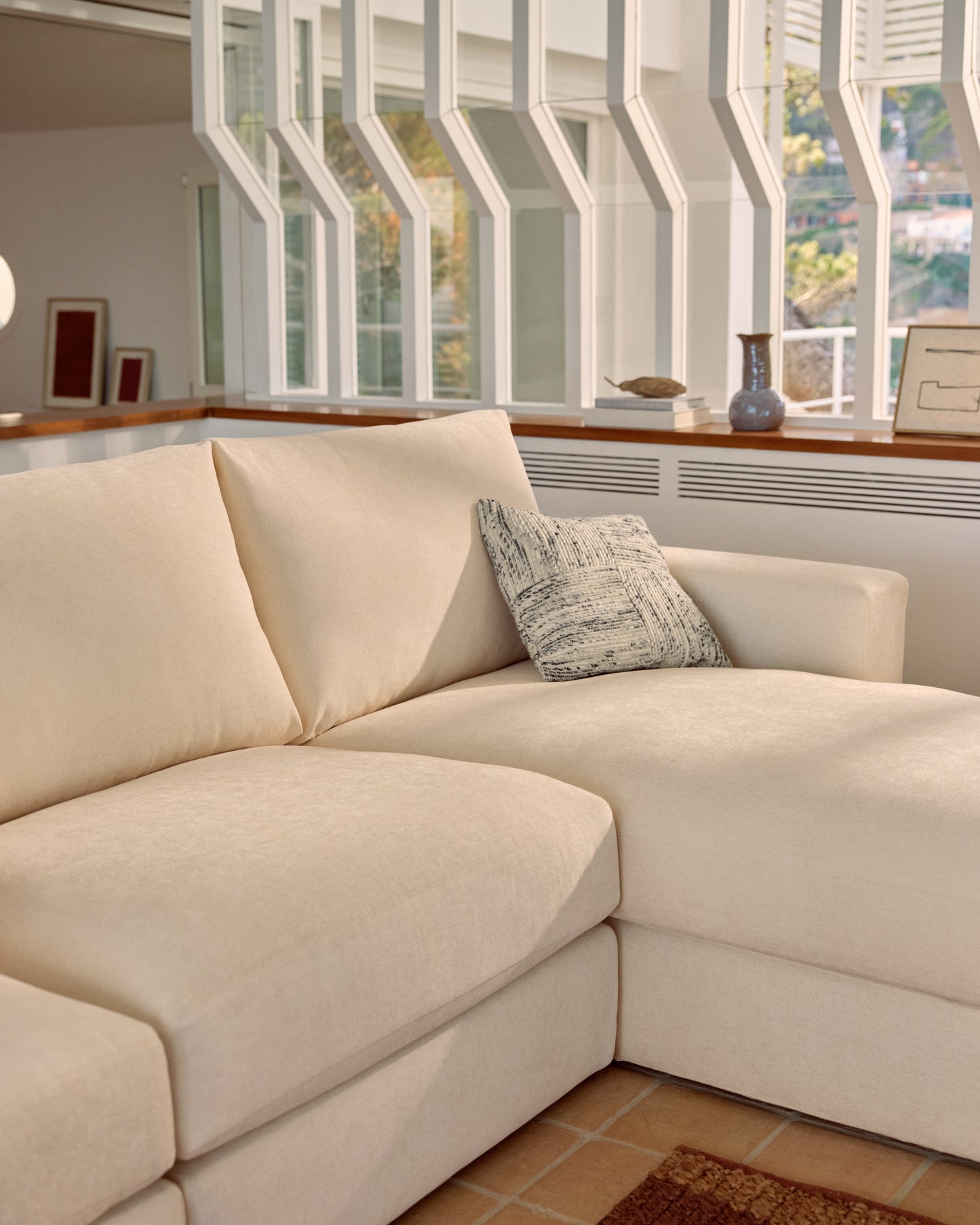 Divano modulare Alea 5 posti sfoderabile in ciniglia chaise longue destra écru 340 cm