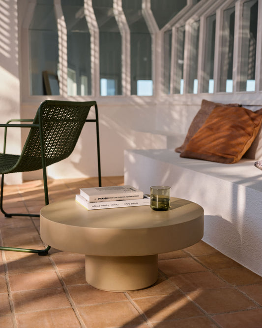 Tavolino Aiguablava in cemento beige Ø 66 cm