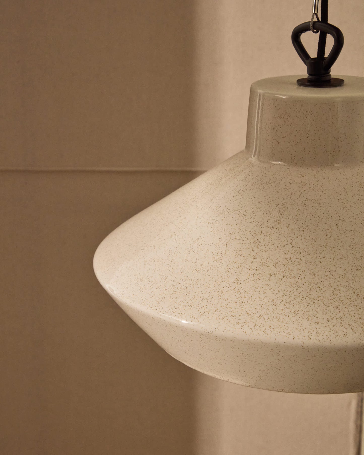 Lampada da soffitto Portol in ceramica beige