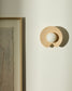 Applique da parete Wilara in impiallacciatura di rovere con 1 sfera in vetro fumé