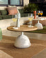 Tavolino Saura in terrazzo bianco con piano in acacia naturale 32 x Ø 55 cm