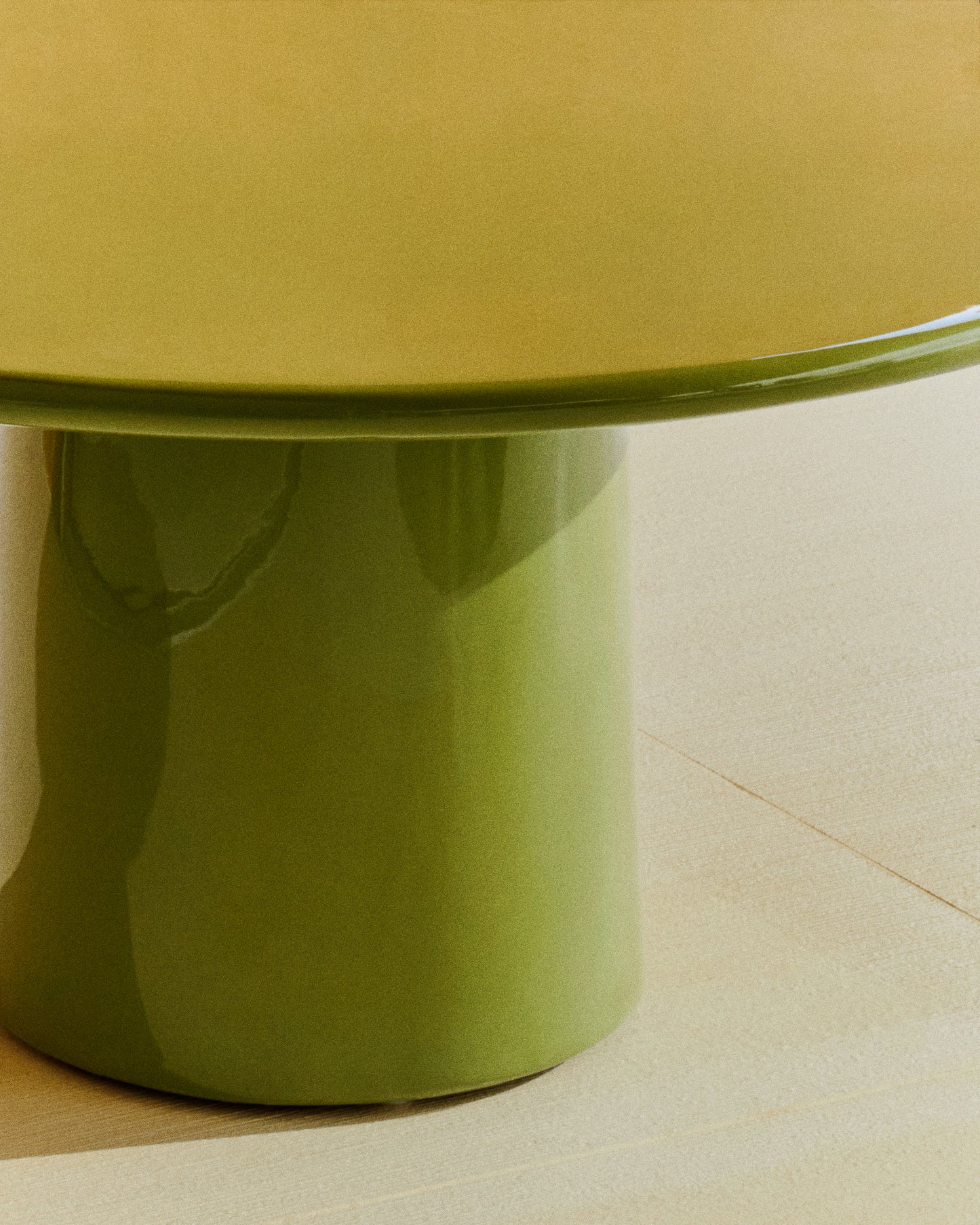 Tavolino da salotto Albanella in cemento con finitura verde lucido Ø 85 cm