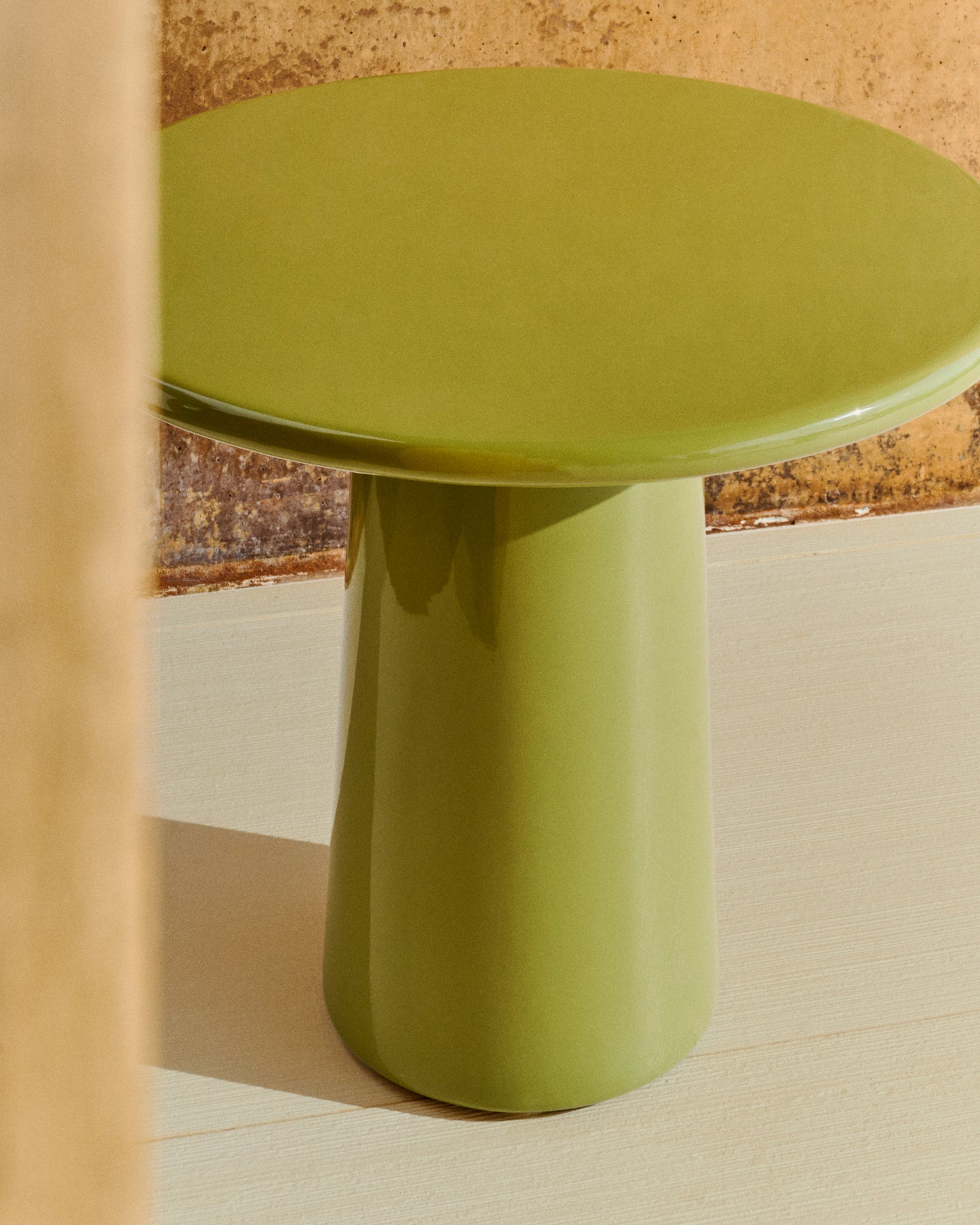 Tavolino da salotto Albanella in cemento con finitura verde lucida Ø 65 cm