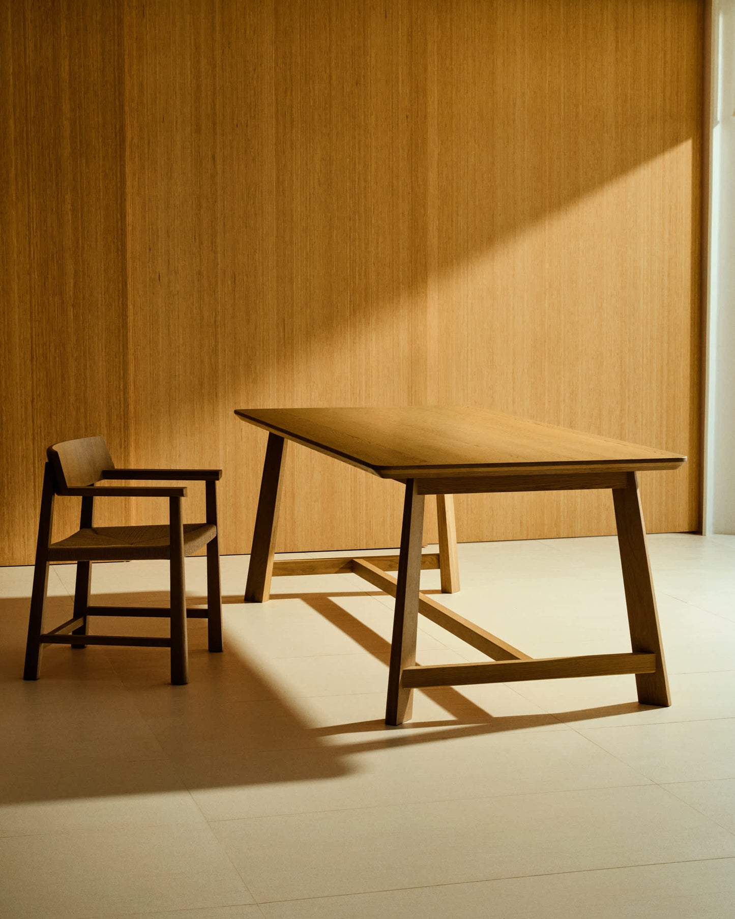 Tavolo Idun in legno impiallacciato e massello di rovere con finitura in tonalità naturale FSC Mix Credit 220 x 100 cm